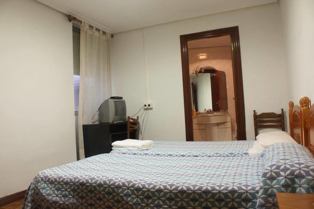 Hostal Temino Бургос Экстерьер фото